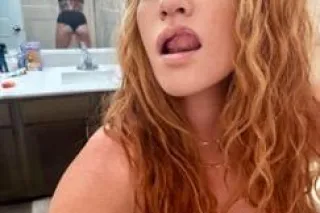 SEXY RED HEADED MILF TOP 7% ONLYFANS MODEL 💋 - Image 9