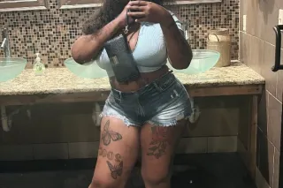 JUICY THICK BIG BOOTY 😋😋💦🍑 - Image 9