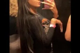 Beat my doonies 💋👅 Yes im tran... - Image 1