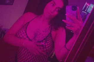 Latina/Italian Babe - Image 1