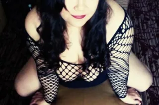 🌴🌺🍍🌴🌺🍍 🌴MATURE and SENSUAL HAW... - Image 2