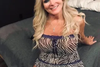 💖Older Hot Mom💕🔥Get Ready For ... - Image 1