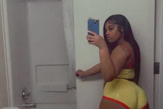 Exotic Bombshell 🍯🥂 - Image 1