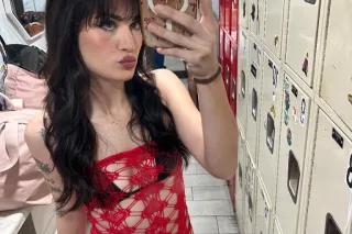 DEALS 4 REGS// Small & petite and ready to meet 💘 - Image 2