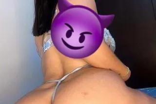 INCALL 😊HOUR SPECIAL! COME BEAT MY BACK IN DADDY 😋 AVAILABLE 🔥😈 - Image 1