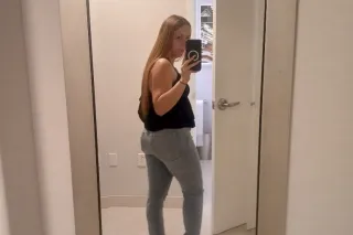🌃 SHE DOESN’T USUALLY ANSWER T... - Image 3