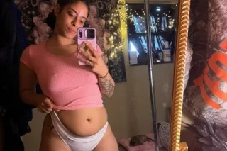 wet spot💋💦 - Image 1
