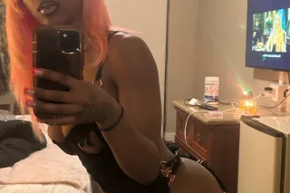YOUR FAVORITE FUN SIZED HOTTIE🔥😏🥰 one hit nd your sure to be hooked! 😉 - Image 3