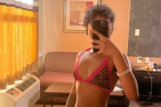 pretty petite chocolate🍫 2 GIRL SPECIALS OUT CALL $30 deposit! - Image 3