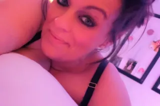🩷Hot & Horny Milf💜 - Image 2