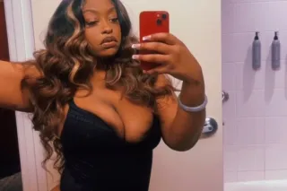 your favorite 🥰 baddie with the booty 😘⭐⭐🤞🏽 - Image 5
