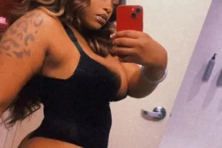 your favorite 🥰 baddie with the booty 😘⭐⭐🤞🏽 - Image 7