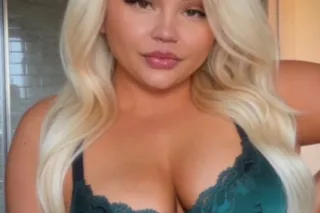 🏆✅🏆Radient Blonde Bombshell🏆✅🏆... - Image 1
