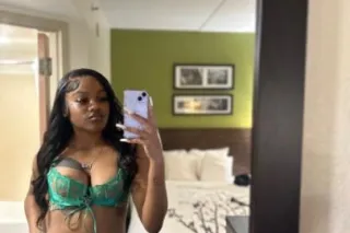 LYNN LUXX🎀 5⃣⭐ UPSCALE EXPERIE... - Image 1