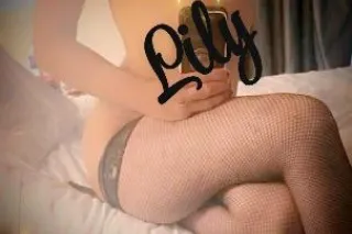 SLIPPERY WHEN WETTTT💦💧💋💋 - Image 1