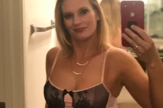 Well-reviewed, mature, sexy, b... - Image 1