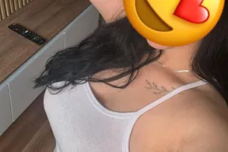 I'm a horny bitch who wants to meet you and I'm available to satisfy you like no one has done - Image 3