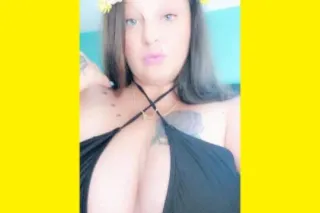 MILF YOU WOULD LOVE 2 FUCK 🍑🍆👅 - Image 1