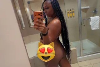 sweet & petite 💕🫦ebony dolll wet & slipperyyyy 💦2 girl special tonight - Image 1