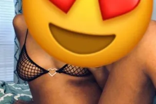 Im A pretty girl😩💕with wet pussy💋 - Image 1