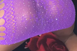 ❤️❤️SLIM CUTIE WITH A BOOTY❤️❤... - Image 1