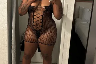 Available FOR sum freaky Fun😍👅... - Image 1