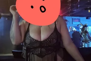 bubble booty 🤪 2 girls availab... - Image 3