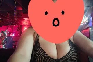 bubble booty 🤪 2 girls availab... - Image 1