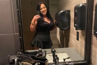 In call or Outcall Italian Goddess - Image 1