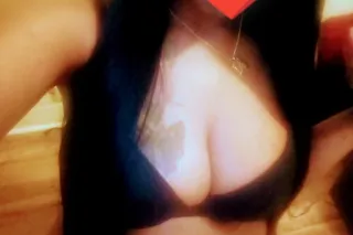 Dominican cutie with a BIG BOOTY 💋 - Image 4