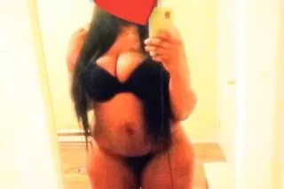 Dominican cutie with a BIG BOOTY 💋 - Image 1