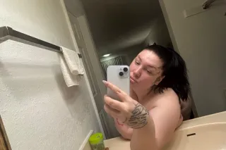 your favorite PAWG is back in ... - Image 3