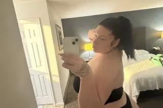 your favorite PAWG is back in your city 😘 - Image 6