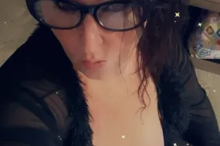 Qv50 10min 💦Queen squirter with soft ass thick thighs & tight n juicy pussy - Image 6