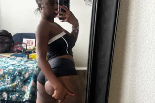 Outcalls only available 💚 Head special ✨ 🦶🏾✨ 5⭐ Certified Pleaser ✨Funsize luxury touch 💋 soft, skilled, unforgettable 😏🔥 - Image 9