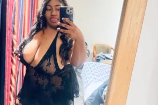 🎀 𝒸𝓊𝓇𝓋𝓎 𝑒𝓍🍑𝓉𝒾𝒸 🎀 🍒 HUGE TITTIE... - Image 1