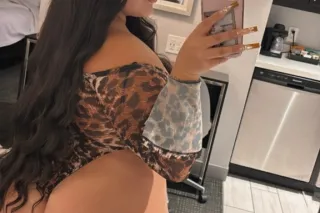 big booty latina 😋💦 1000% REAL... - Image 1