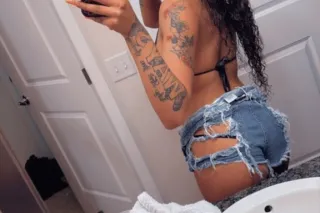 COME SEE ME FOR MY SHORT STAY💦... - Image 2