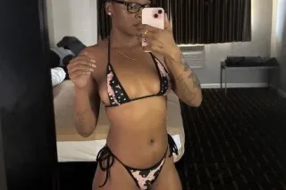 HEY BABY! 💋 Available NOW for ... - Image 1