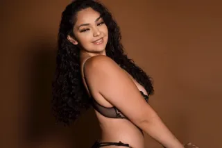 SEXY ISLAND BOMBSHELL😍 NEW IN TOWN HERE FOR A LIMITED TIME ONLY😘 - Image 1