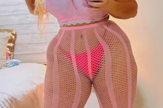 Latina blonde curvy sexy - Image 10
