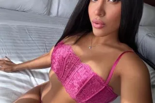 Sweet petite who loves party a... - Image 1