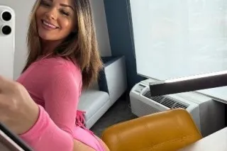 🎉🌸 SEXIEST GIRL IN TOWN!🥳💋🌸 - Image 4