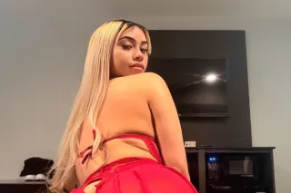 😈🥵Cubana rica culona visitando... - Image 1