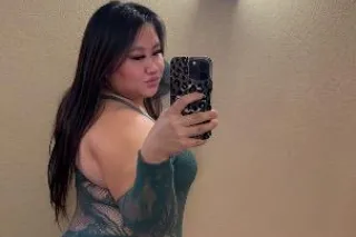 😜💕Thick Juicy ASIAN bombshell ... - Image 1