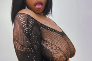(INCALLS & CARPLAY) THICK AND WETT COME SEE ME - Image 2