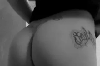 curvy brunette looking for fun... - Image 1