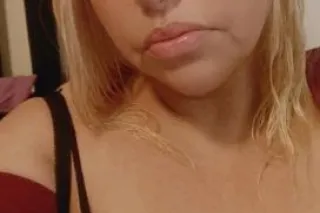 Pretty white blonde milf in town for a few nights. Fat in all the right places. Tight fat pussy and fat ass. Cum See Me! 😺🍆💦💦💦 - Image 5