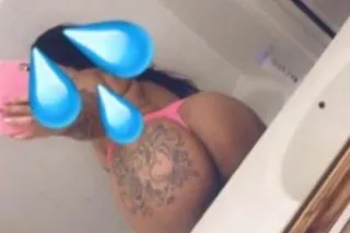 thick azz carlie from outta town 💕💦 - Image 1