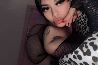 Super wet and freakyy friday 💦 Live video shows and content rn ! 👅 - Image 2